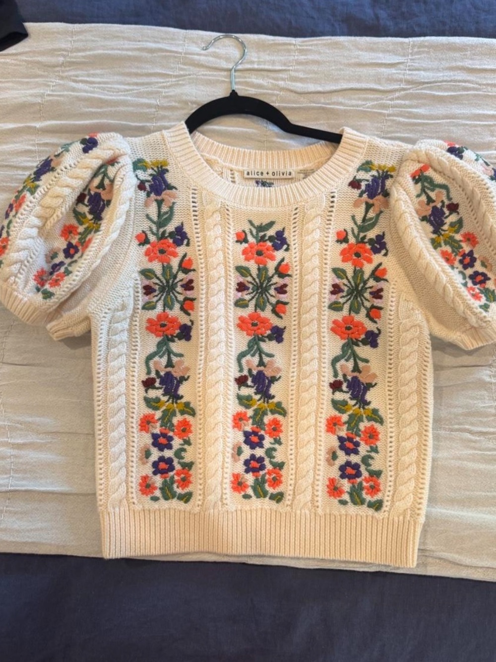 ALICE & Olivia White Puff-Sleeve Knit Top with Floral Embroidery - Picture 3 of 5